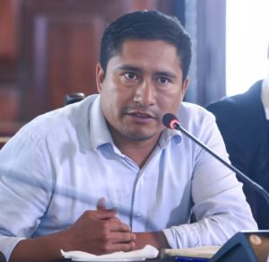 El alcalde de Pataz, Carlos Mariño, resultó ser hijo putativo de Antauro Humala…