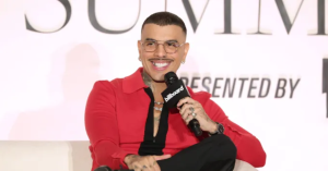 ¡Rauw Alejandro apunta alto! Planea crear el show de Broadway más grande del mundo con su gira “Cosa Nuestra”