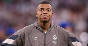 ¡Grave negligencia! Médicos examinaron rodilla equivocada de Mbappé y complicaron su lesión